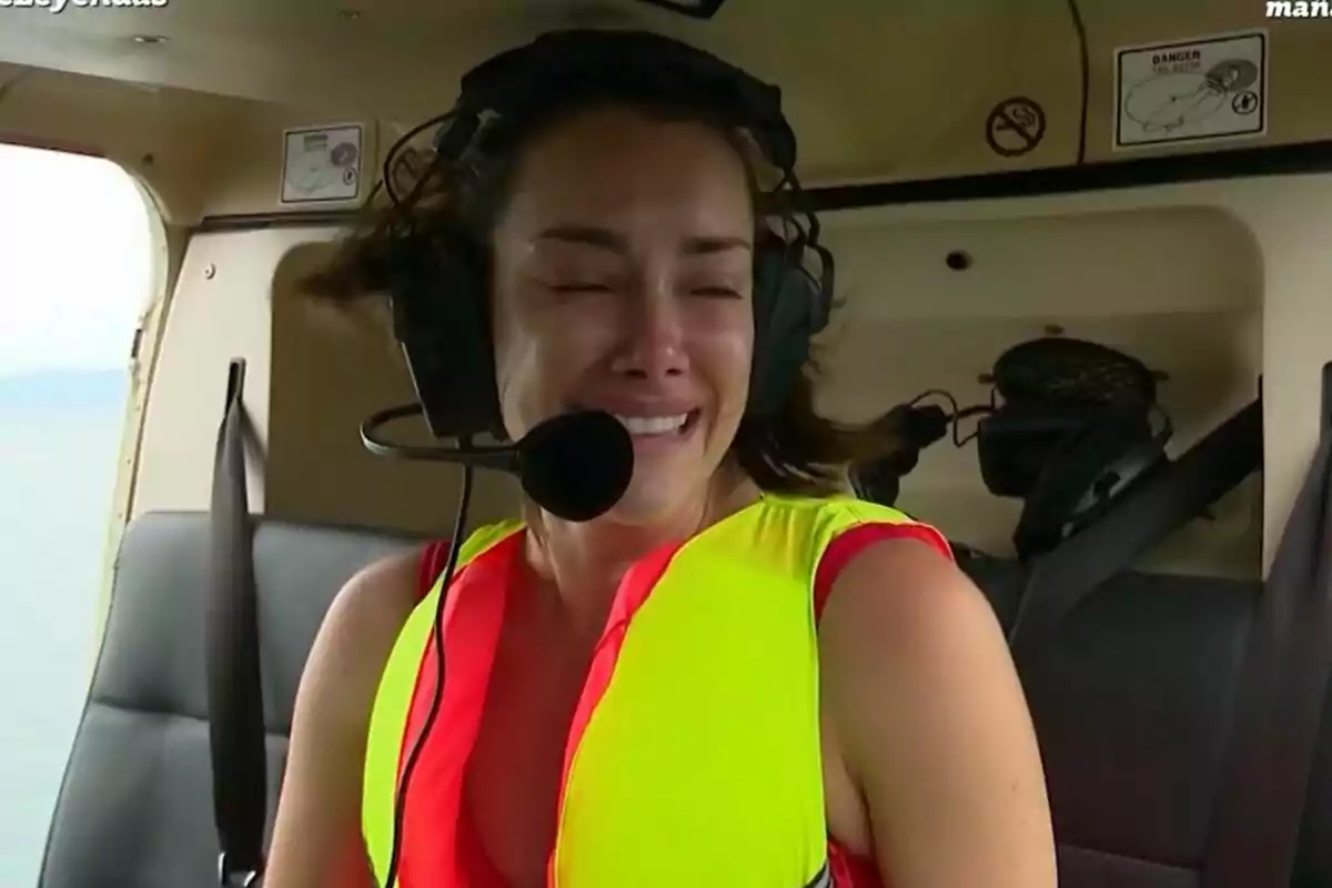 Captura de Adara Molinero llorando en el helicóptero de Supervivintes