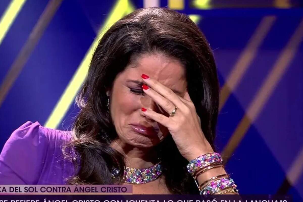 Captura de Ana Herminia llorando en el plató de De Viernes en Telecinco