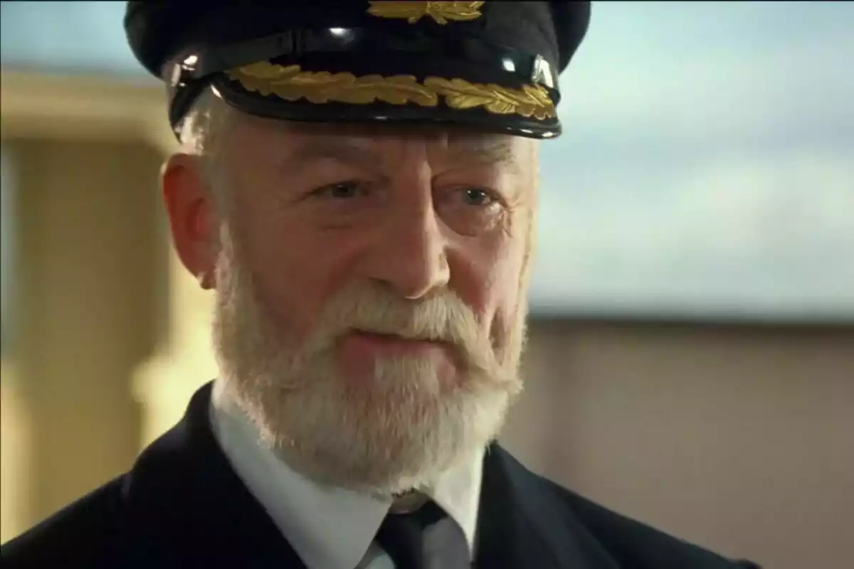 Captura de Bernard Hill como protagonista de la película Titanic