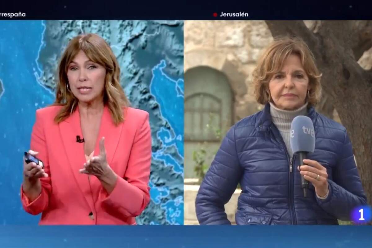 Captura de Alejandra Herranz y Almudena Ariza en una conexión en el Telediario de La 1