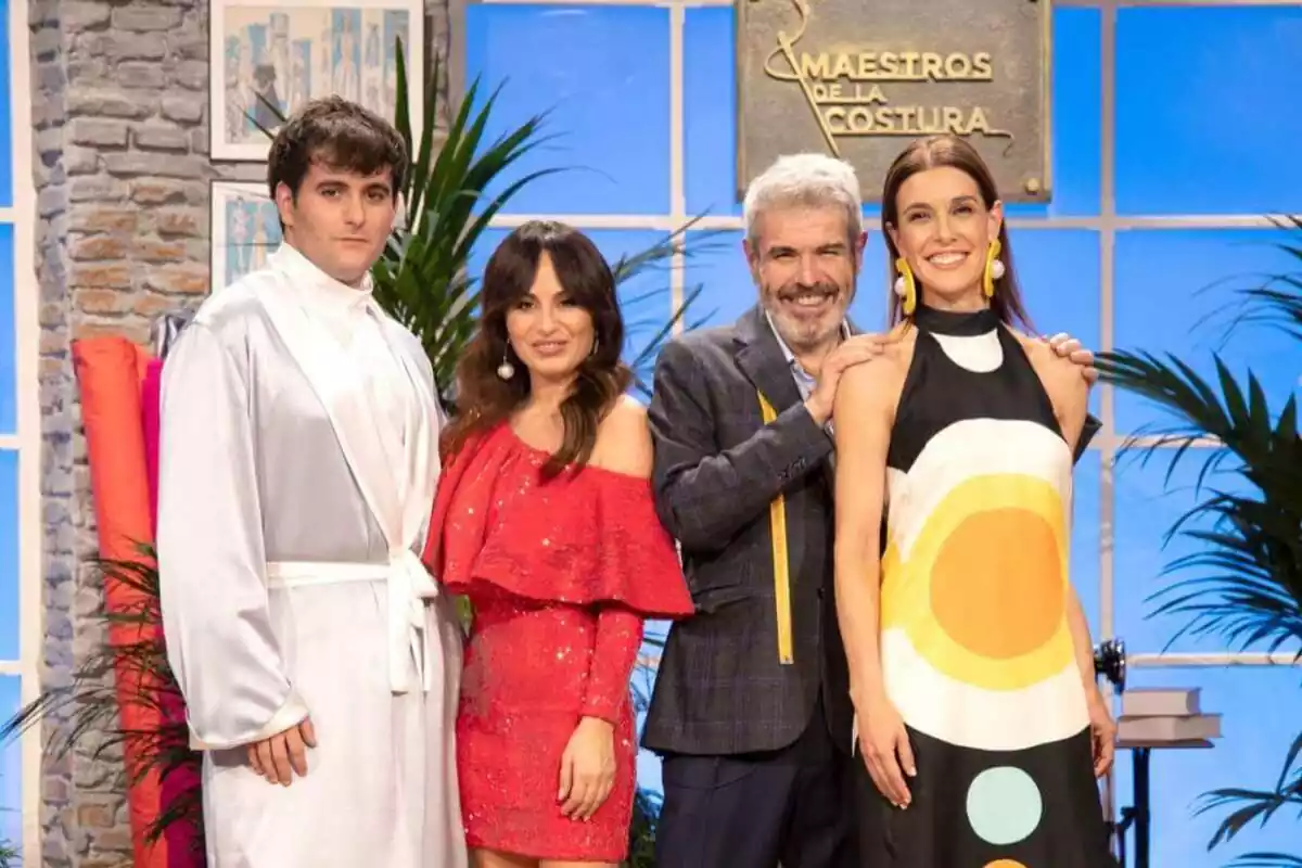 Raquel Sánchez Silva como presentadora de Maestros de la Costura en La 1 con su jurado: Lorenzo Caprile, María Escoté y Palomo Spain