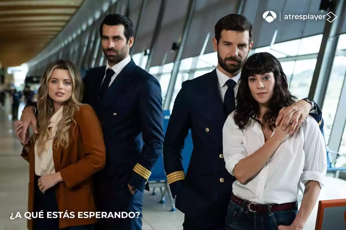 Fotografía del reparto de ¿A qué estás esperando?, la nueva serie de Antena 3: Adriana Torrebejano, Rubén Cortada, Eva Ugarte y Francisco Ortiz